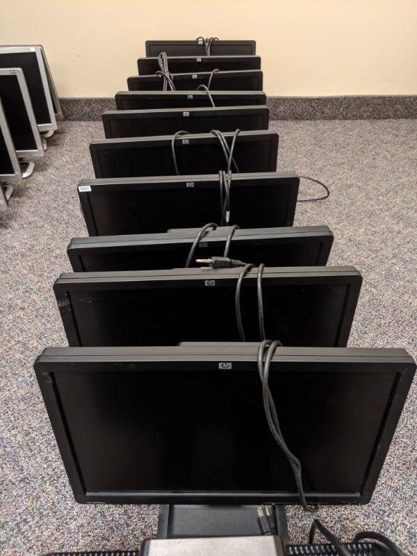 lot 3874 image: (5) HP Monitors