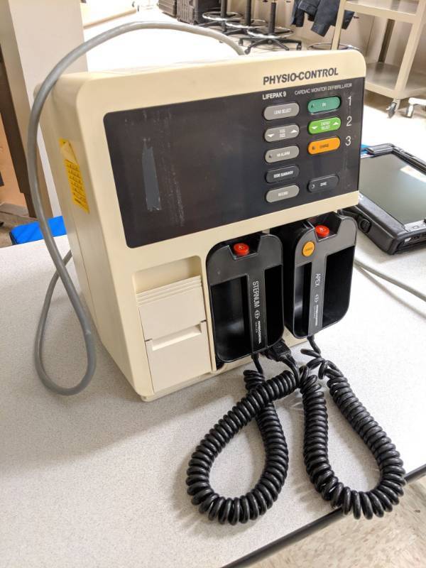 lot 3896 image: Physio-Control Lifepak 9 Cardiac Monitor Defibrillator
