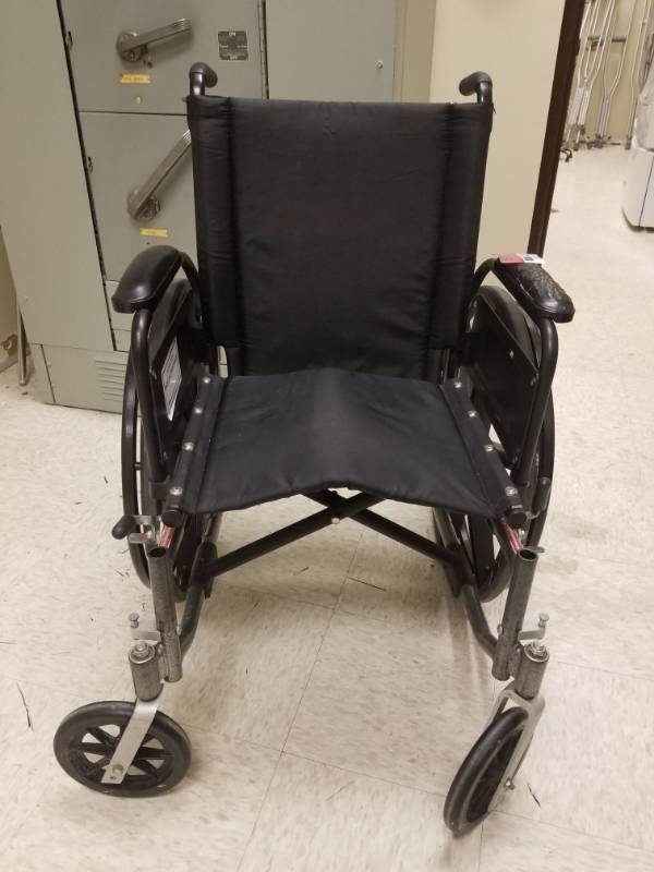 lot 3938 image: 18in Wheel Chair