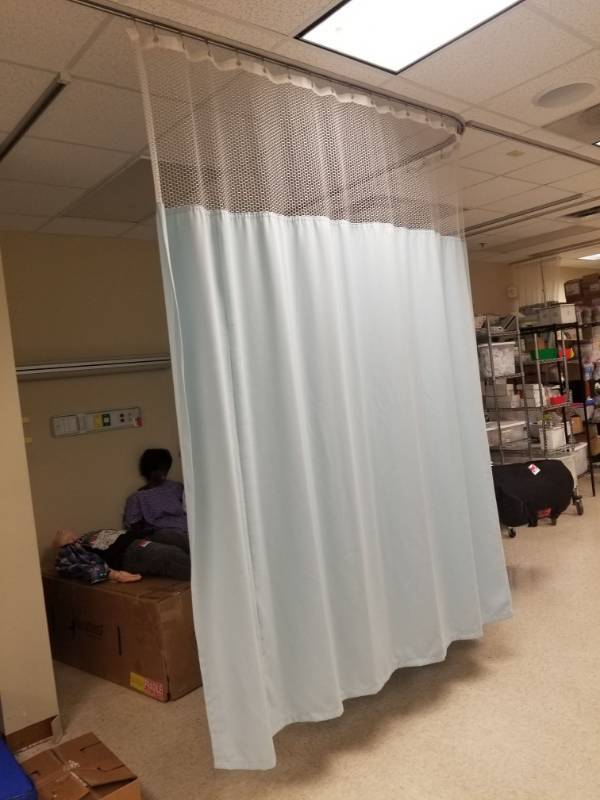 lot 3955 image: Bedside Curtain With Tract