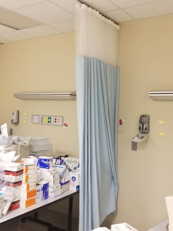 lot 3958 image: U Shaped Bedside Curtain With Tract