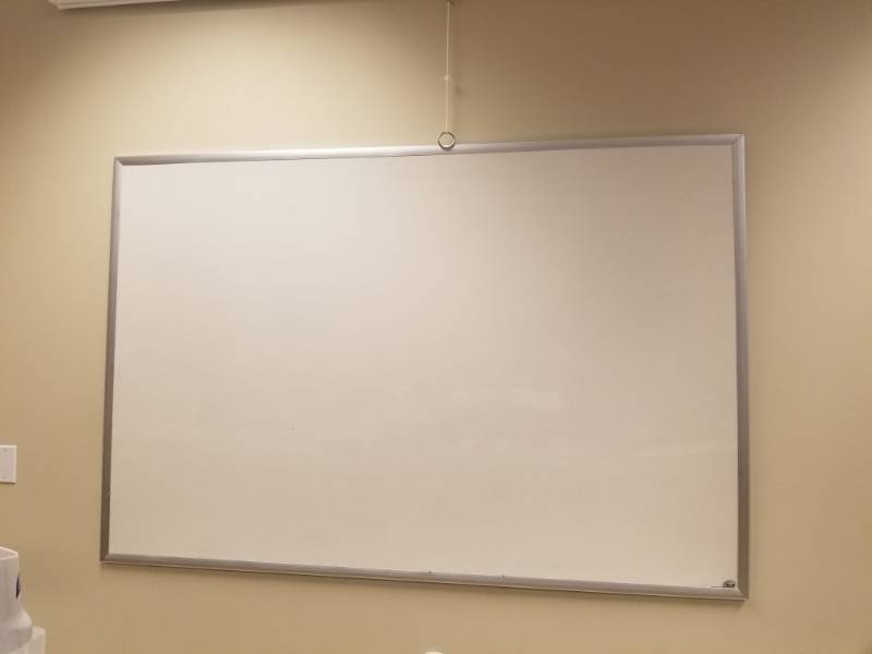 lot 3960 image: 6ft Whiteboard