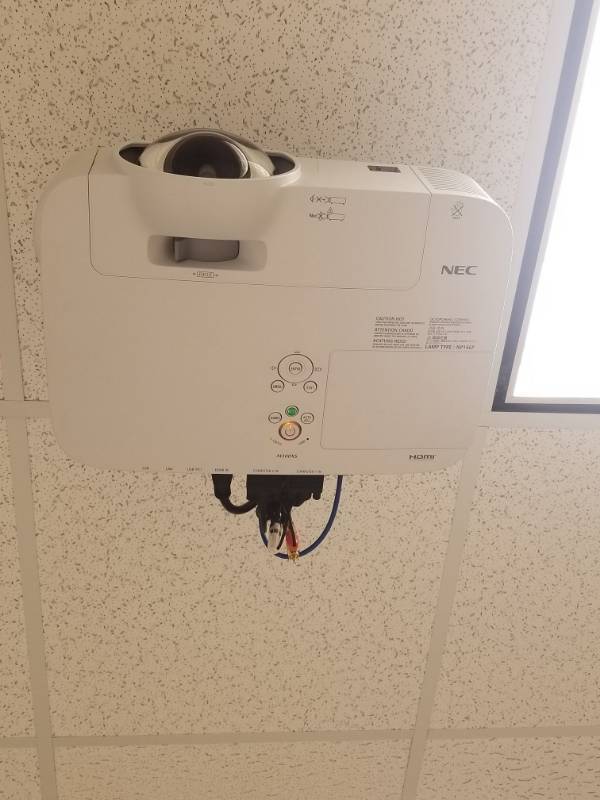lot 3961 image: NEC HDMI Projector And Screen