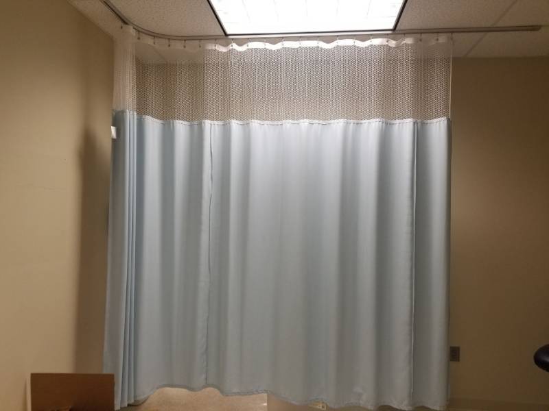 lot 3963 image: Bedside Curtain With Tract