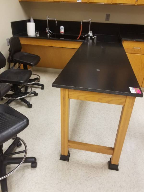lot 3796 image: L Shaped Lab Table With Sink