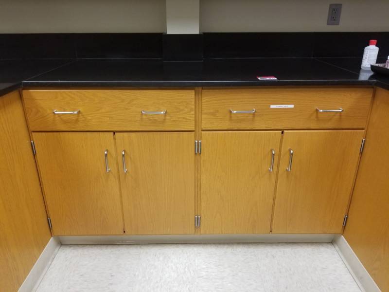 lot 3798 image: Base Cabinets