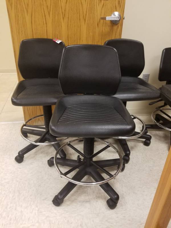 lot 3783 image: (3) Computer Chairs