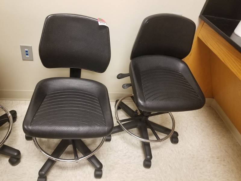 lot 3784 image: (2) Computer Chairs