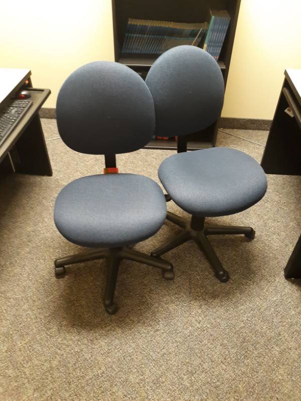 lot 1810 image: (2) Blue Padded Office Chairs