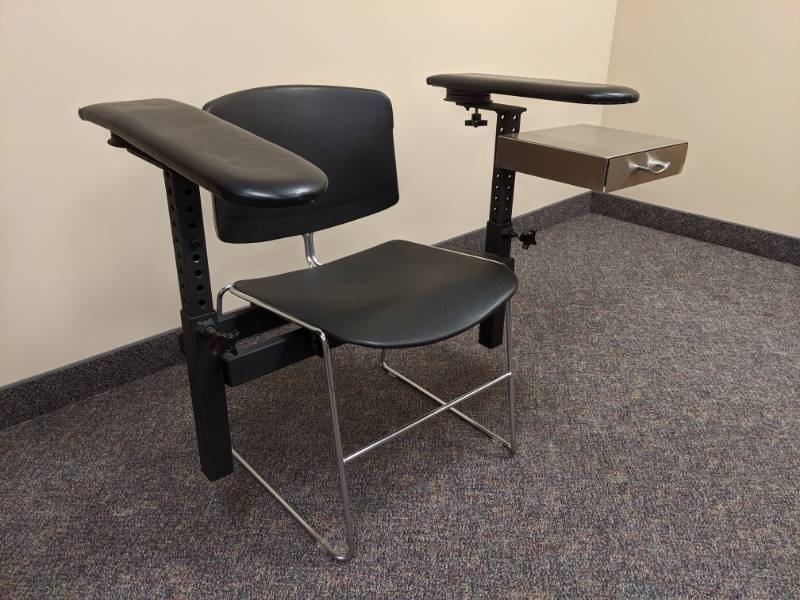 lot 1821 image: Phlebotomy Chair
