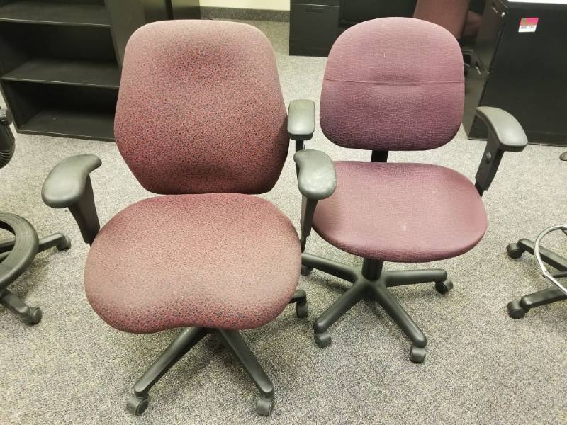 lot 1840 image: (2) Computer Chairs