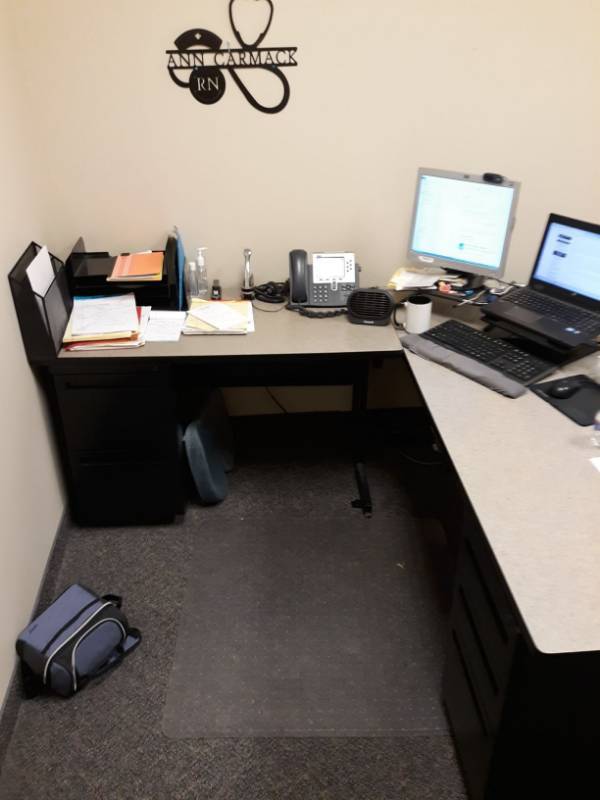 lot 1861 image: L Shaped Desk, Large Black Bookshelf, Small Black Filing Cabinet, Purple Office Chair