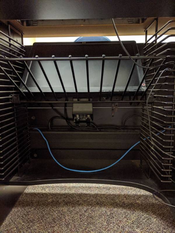 lot 1870 image: Computer Desk, Chair And HP L1710 Monitor With CPU