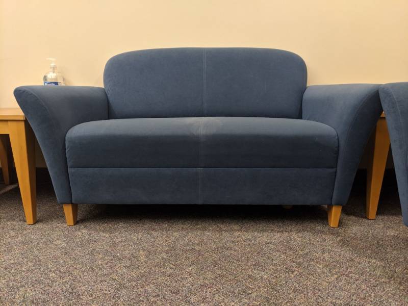 lot 1877 image: Blue Love Seat
