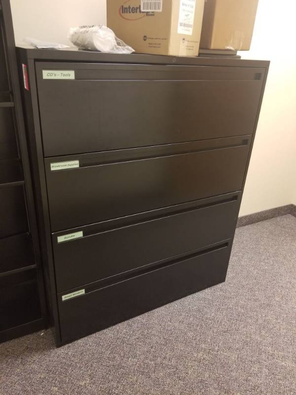 lot 2309 image: 4 Tier Metal File Cabinet