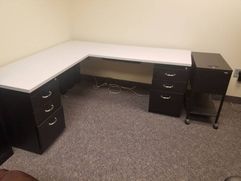 lot 2319 image: U Shaped Office Desk, Rolling File Cabinet, Computer Chair
