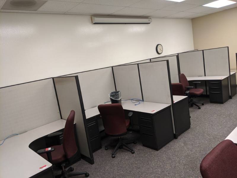 lot 1363 image: Cubicle Walls