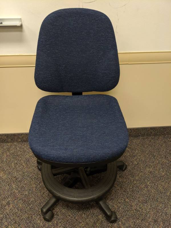 lot 1416 image: (1) Blue Rolling Computer Chair