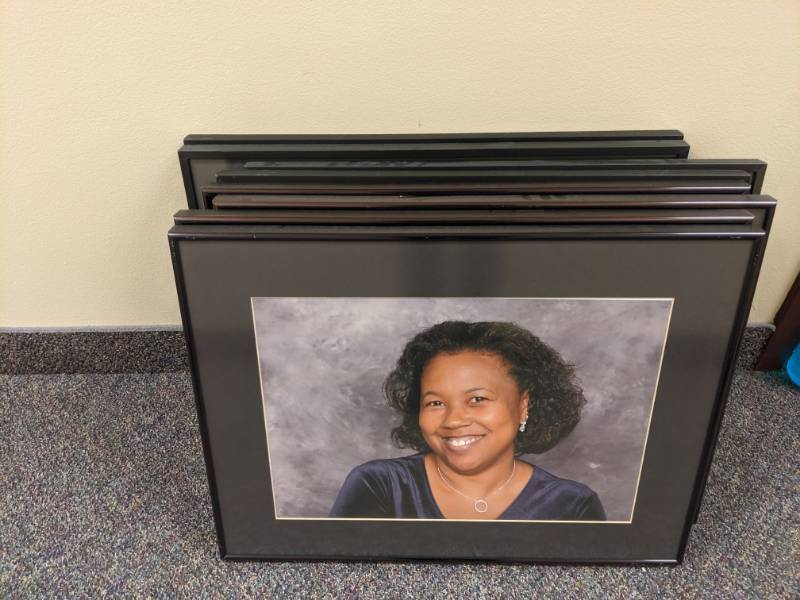 lot 1422 image: (8) Frames With Mats