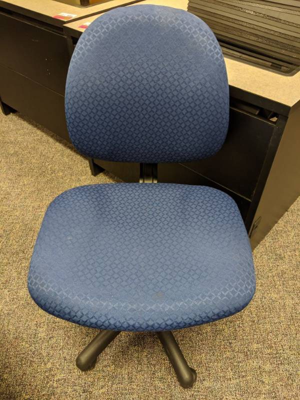 lot 1463 image: (5) Rolling Computer Chairs