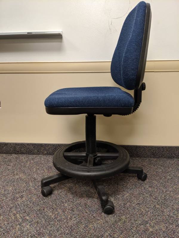 lot 1468 image: (1) Rolling Computer Chair