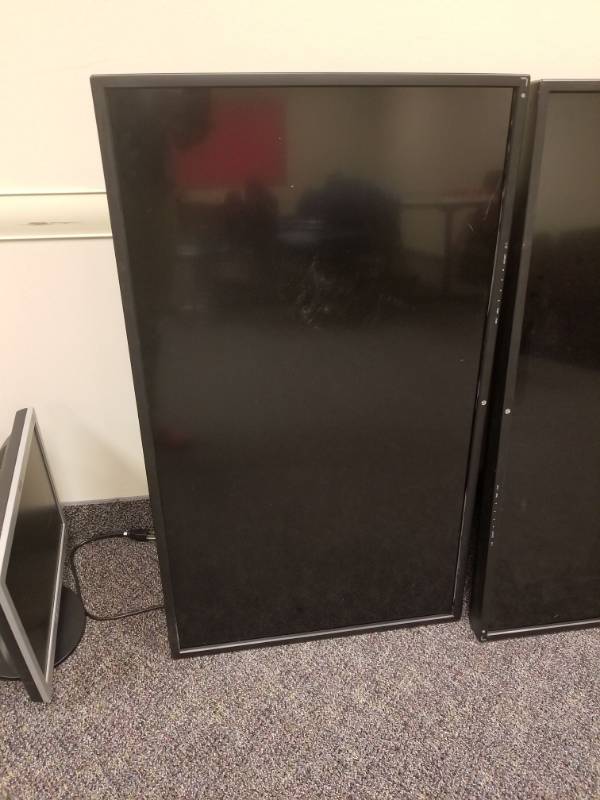 lot 1491 image: HP 42in Monitor HP LD4210