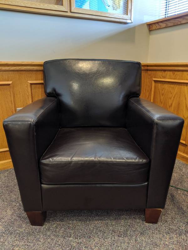lot 1184 image: Leather Chair