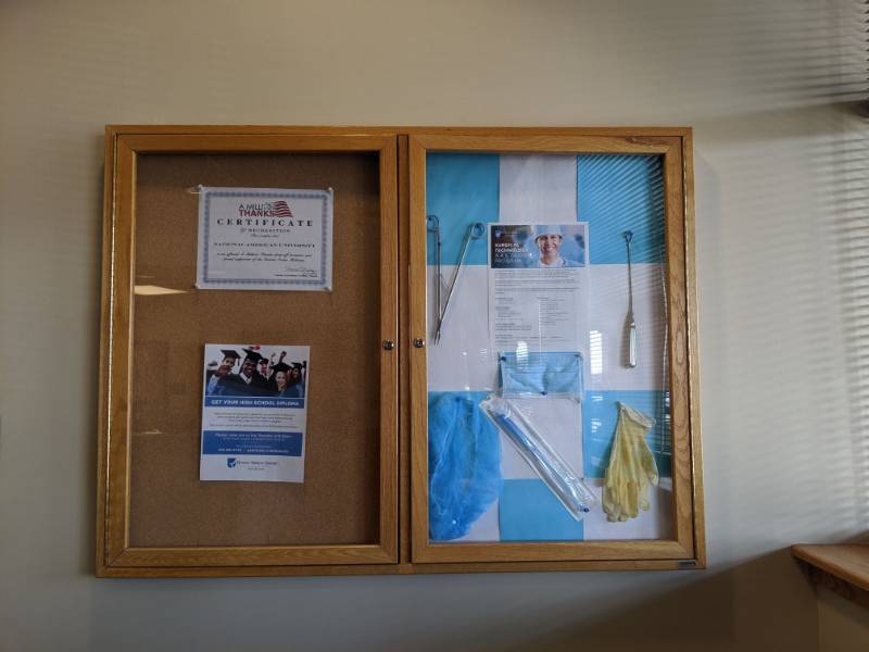 lot 1188 image: Locking Cork Board Display
