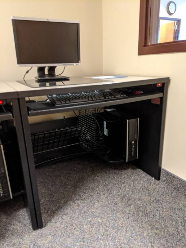 lot 1196 image: Desk