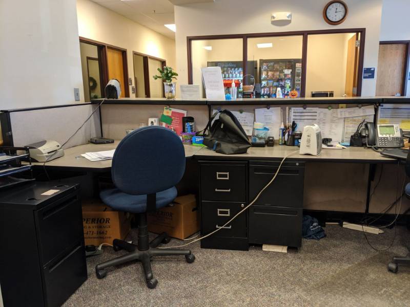lot 1217 image: Cubicle Work Station With Four Filing Cabinets