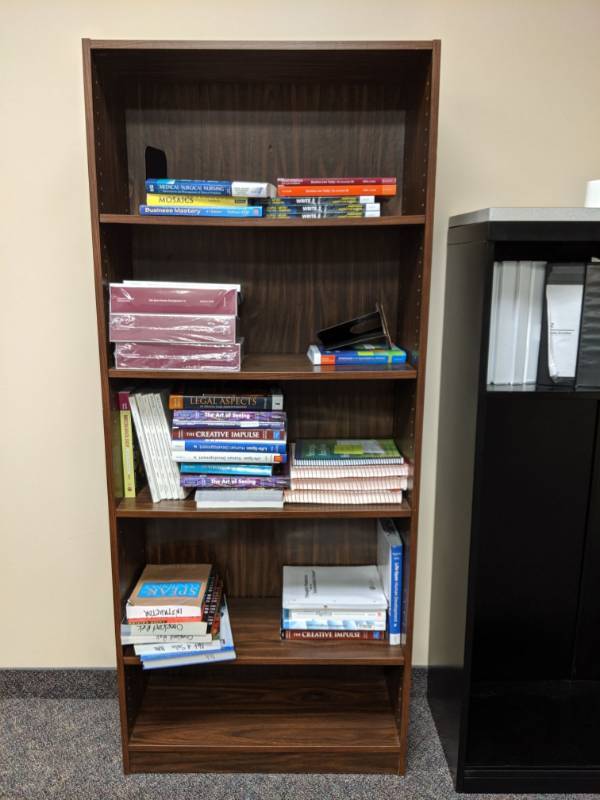 lot 1223 image: Bookshelf With Adjustable Shelving
