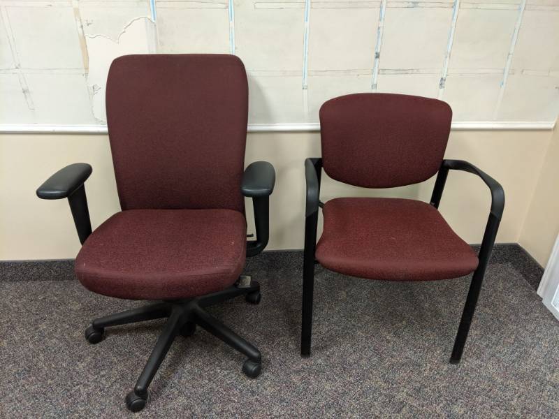 lot 1226 image: (2) Office Chairs