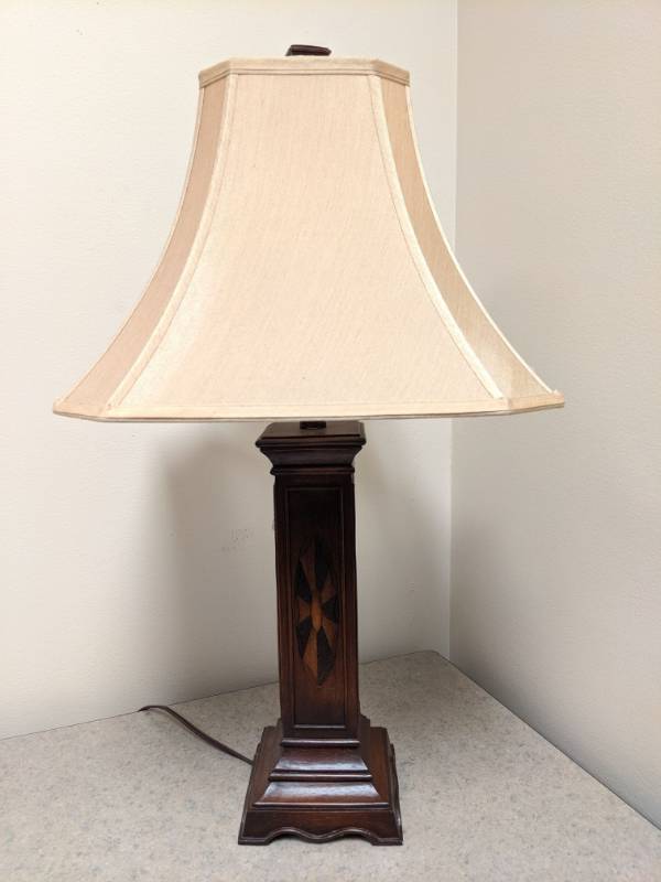 lot 1228 image: Lamp