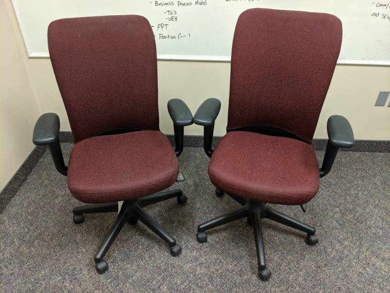 lot 1233 image: (2) Rolling Computer Chairs