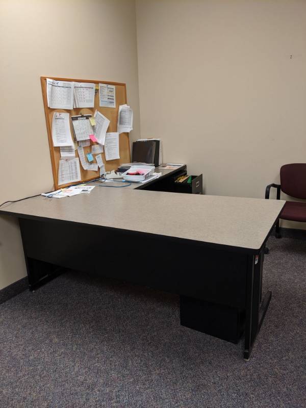 lot 1240 image: Desk