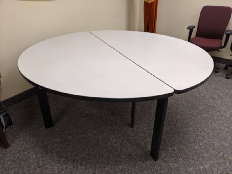 lot 1267 image: Round Table