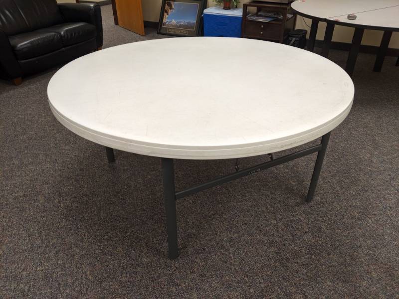 lot 1269 image: (1) Lifetime Plastic Table