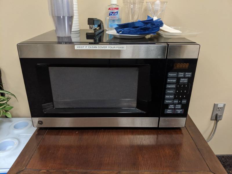 lot 1273 image: GE Microwave