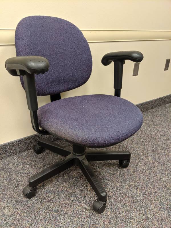 lot 1283 image: (1) Purple Rolling Chair