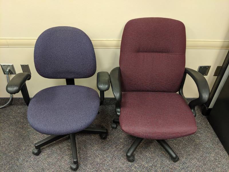 lot 1332 image: (2) Rolling Office Chairs