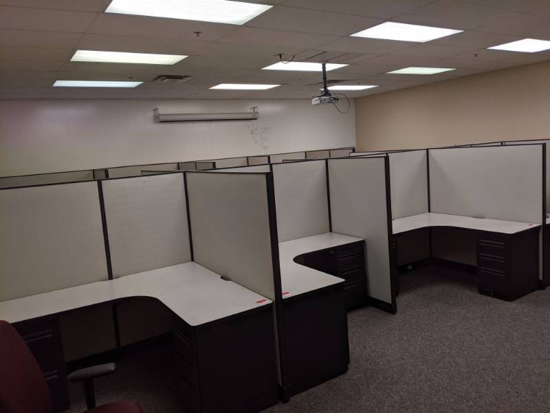 lot 1334 image: Cubicle Walls