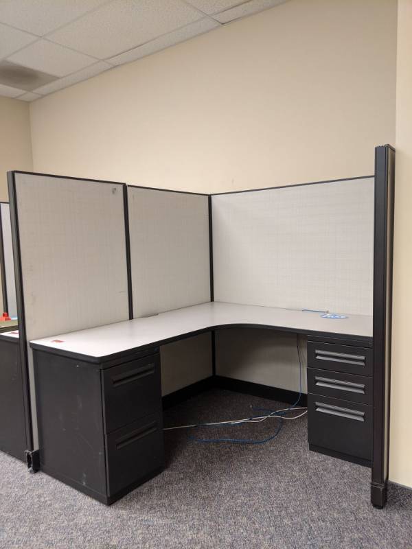 lot 1335 image: Cubicle Walls