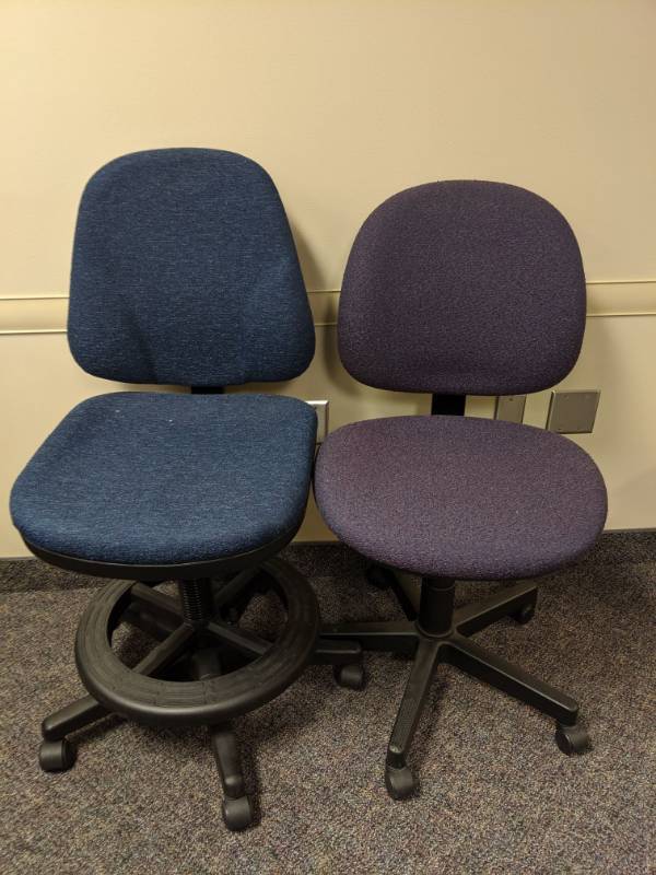 lot 1340 image: (2) Rolling Computer Chairs