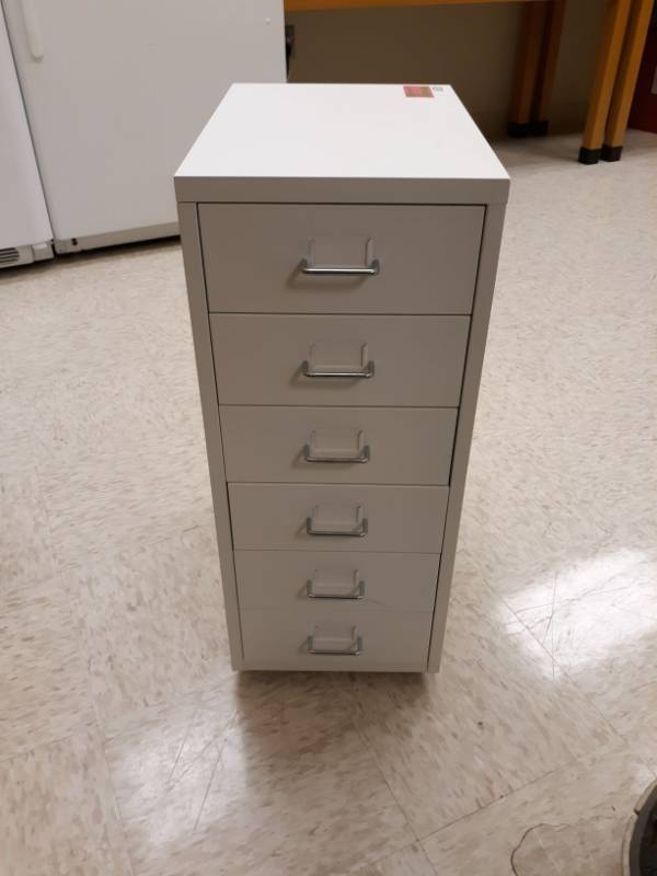 lot 6520 image: Filling Cabinet Medical use only Contents not included