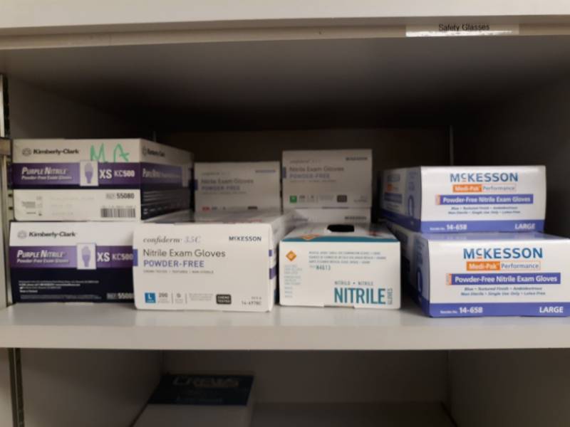 lot 6533 image: (8) Assorted Powder Free Nitrile Exam Gloves
