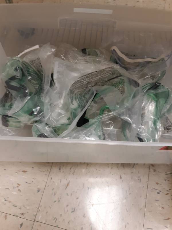 lot 6582 image: (14) Lab Goggles
