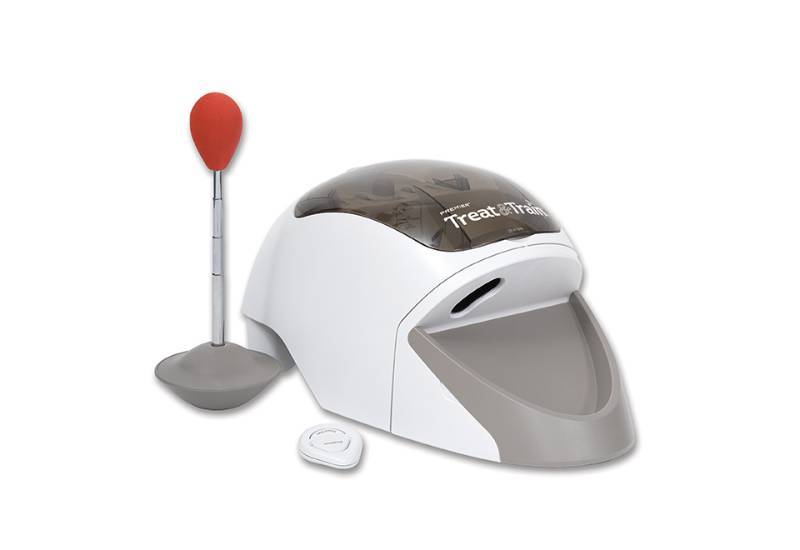 lot 1749 image: Treat and Train Remote Reward Dog Trainer