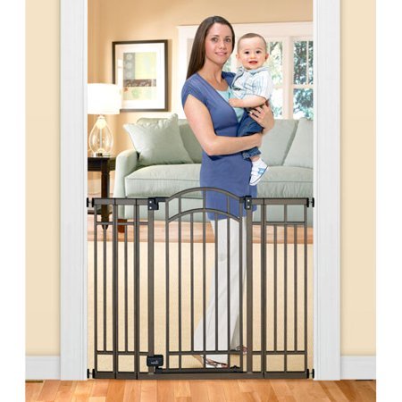 lot 1761 image: Summer Infant Stylish N Secure Walk Thru Gate