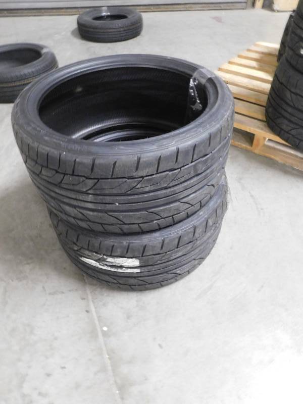 lot 1675 image: 2 Nitto NT555 G2 28530R20 Tires