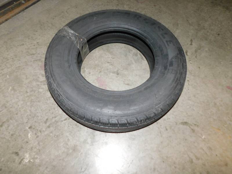 lot 1677 image: Carllisle Trialer Tire ST20575R15